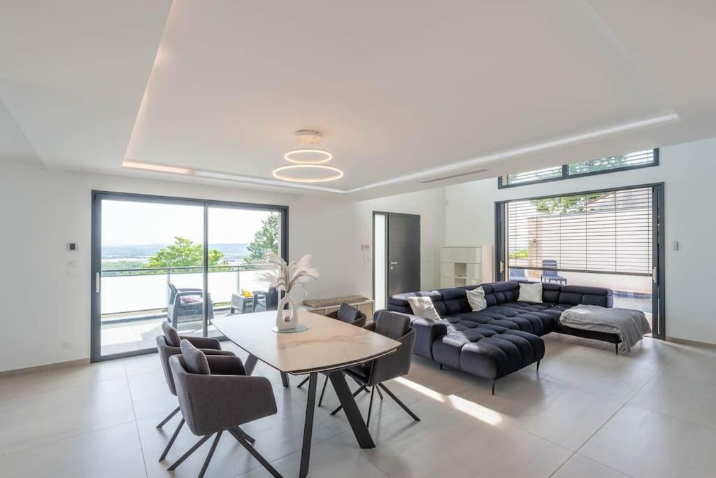 Luxe Piscine Vue *