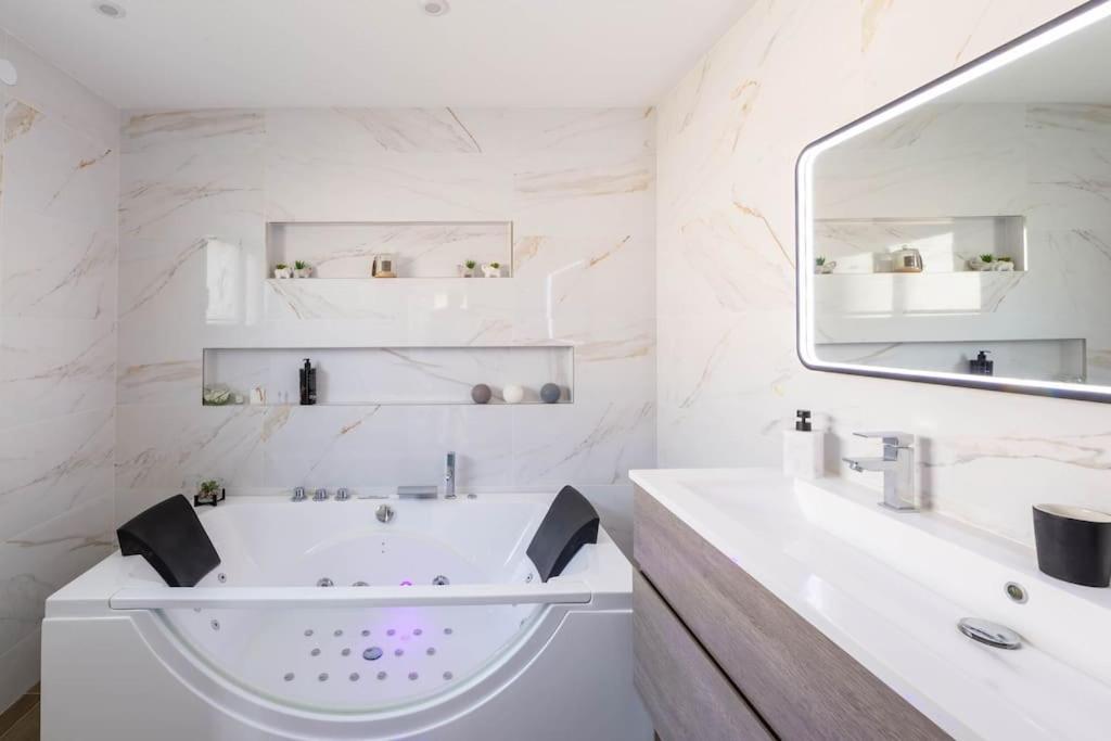 Luxe Piscine Vue Villa